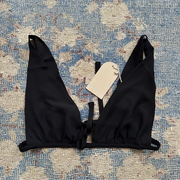 NWT MESHKI Daisie Chiffon Top M - Picture 3 of 4